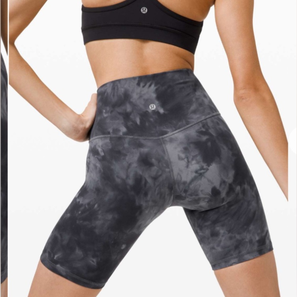 Lululemon Align Short 8" Diamond Dye
Diamond Dye Pitch Grey Graphite Size 4 E86